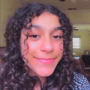 Meet your Posher, Camila